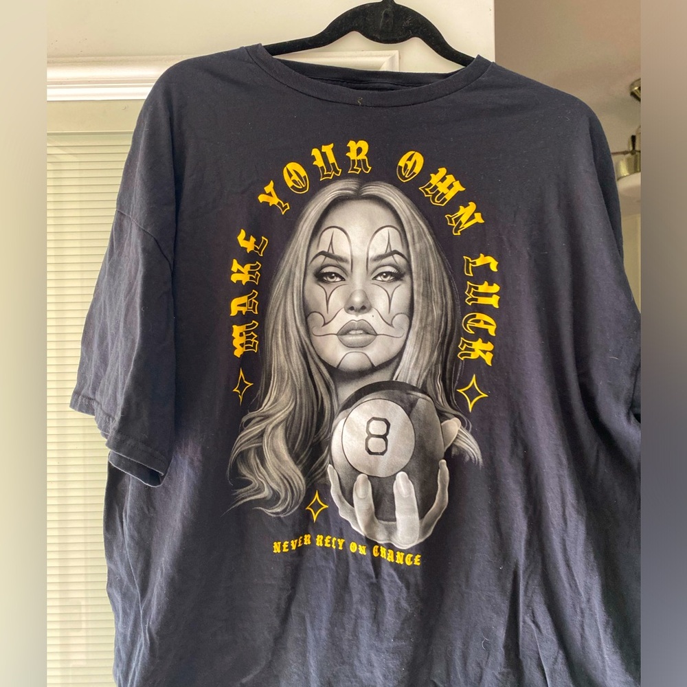 Men’s graphic Tshirt☀️
